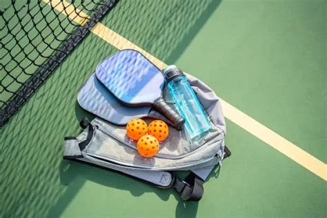 how to choose a pickleball racquet.